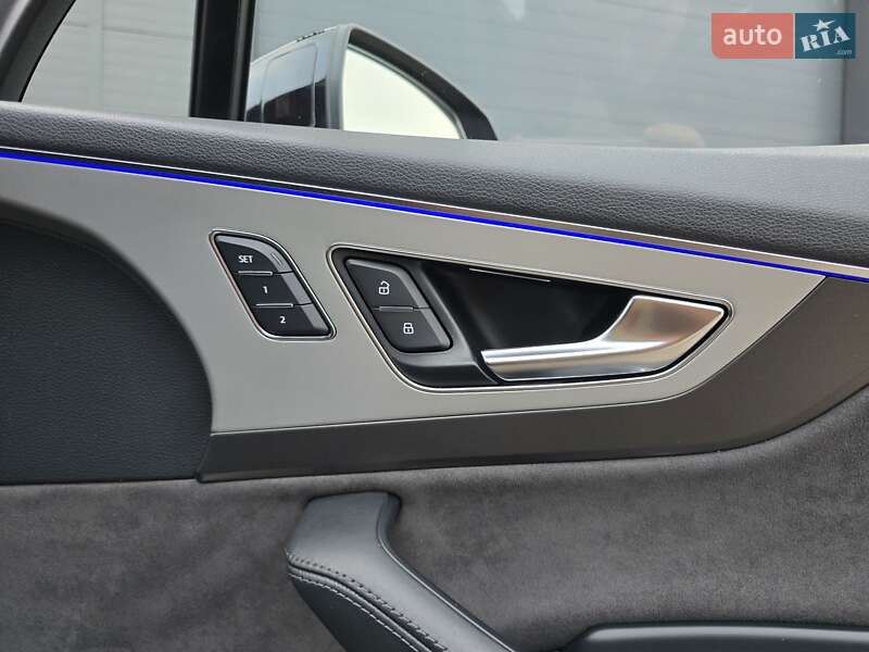 Позашляховик / Кросовер Audi Q7 2016 в Рівному