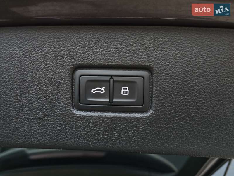 Позашляховик / Кросовер Audi Q7 2016 в Рівному