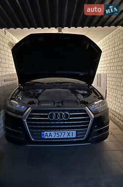 Позашляховик / Кросовер Audi Q7 2016 в 