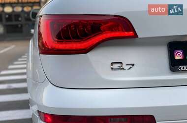 Позашляховик / Кросовер Audi Q7 2013 в 