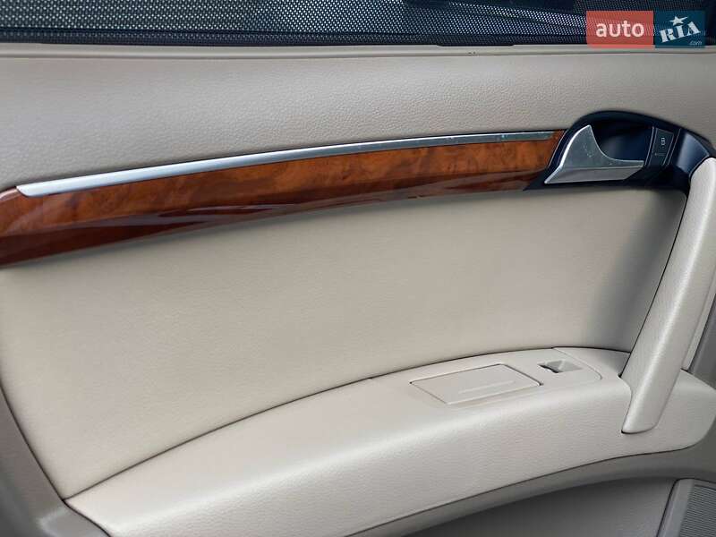 Позашляховик / Кросовер Audi Q7 2013 в Києві