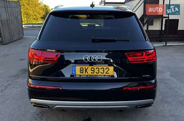 Позашляховик / Кросовер Audi Q7 2016 в 