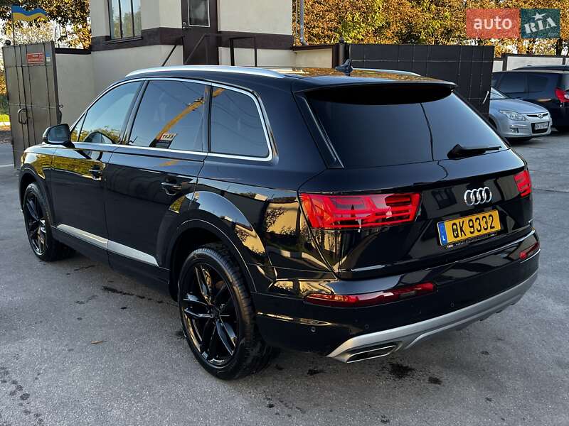 Позашляховик / Кросовер Audi Q7 2016 в Рівному