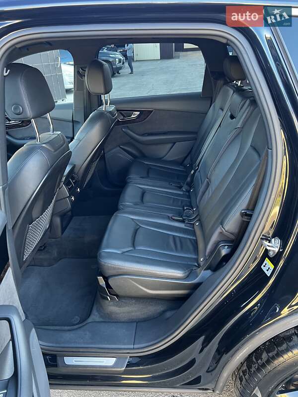 Позашляховик / Кросовер Audi Q7 2016 в Рівному