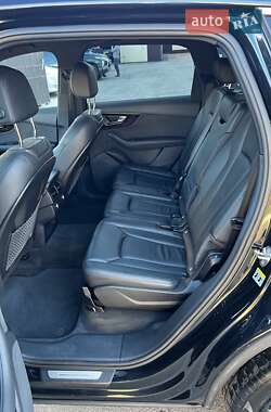 Позашляховик / Кросовер Audi Q7 2016 в 