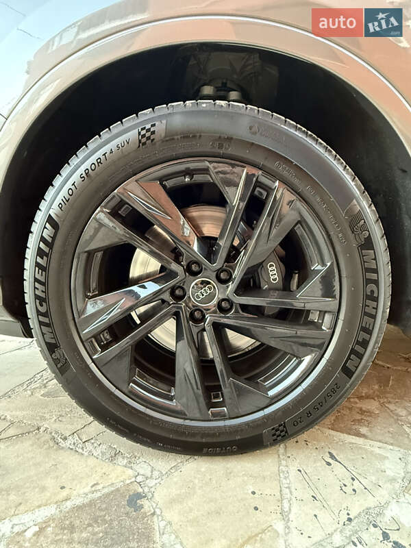 Внедорожник / Кроссовер Audi Q7 2020 в Киеве