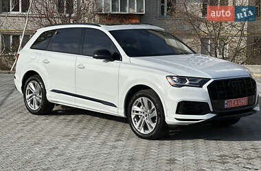 Позашляховик / Кросовер Audi Q7 2021 в 