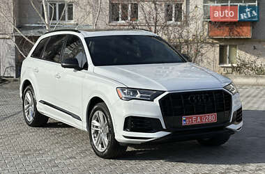 Позашляховик / Кросовер Audi Q7 2021 в 