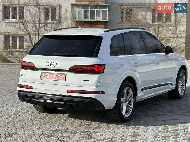 Позашляховик / Кросовер Audi Q7 2021 в Києві