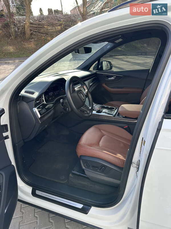 Позашляховик / Кросовер Audi Q7 2021 в Києві