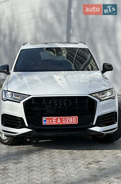 Позашляховик / Кросовер Audi Q7 2021 в 