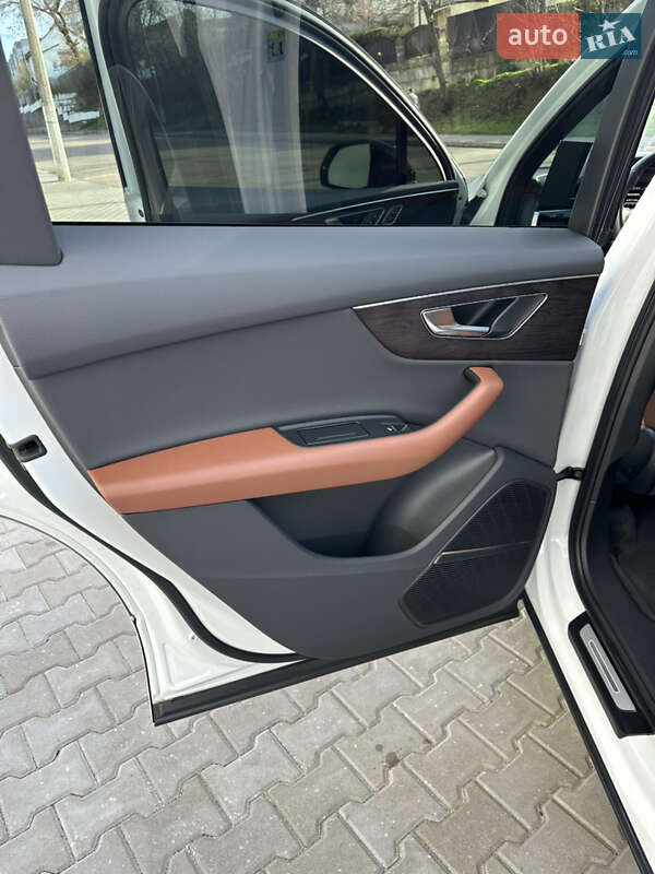 Позашляховик / Кросовер Audi Q7 2021 в Києві