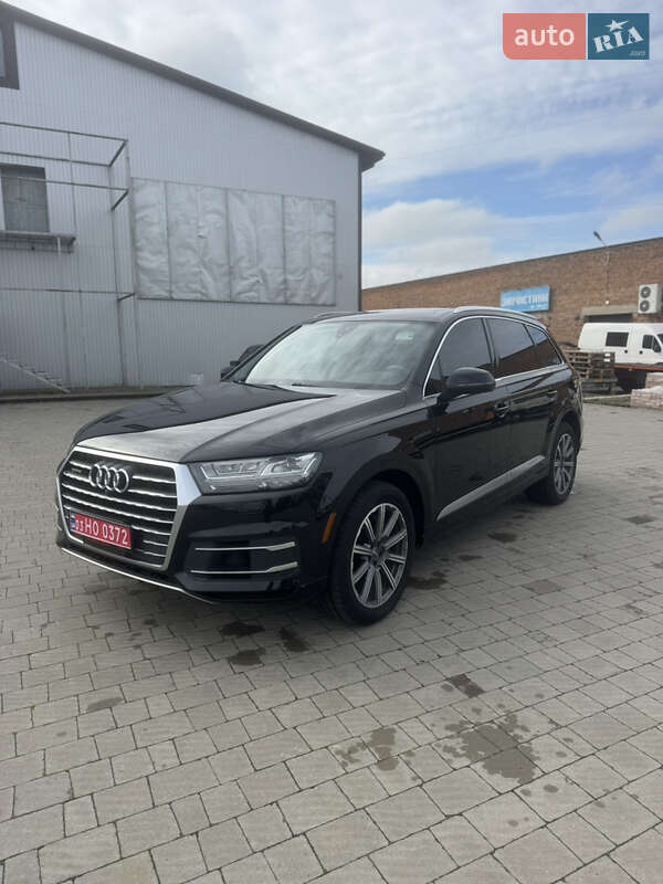Внедорожник / Кроссовер Audi Q7 2018 в 