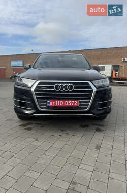 Внедорожник / Кроссовер Audi Q7 2018 в 