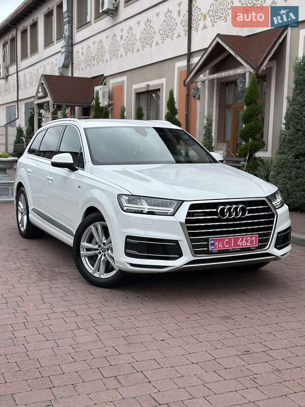 Позашляховик / Кросовер Audi Q7 2017 в 