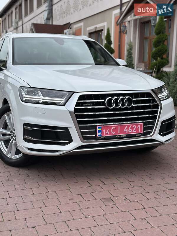Позашляховик / Кросовер Audi Q7 2017 в Стрию