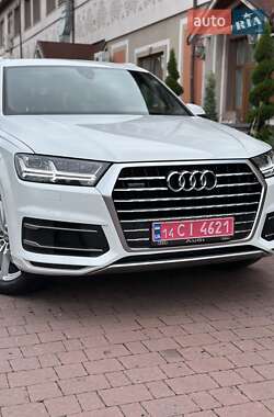 Позашляховик / Кросовер Audi Q7 2017 в 