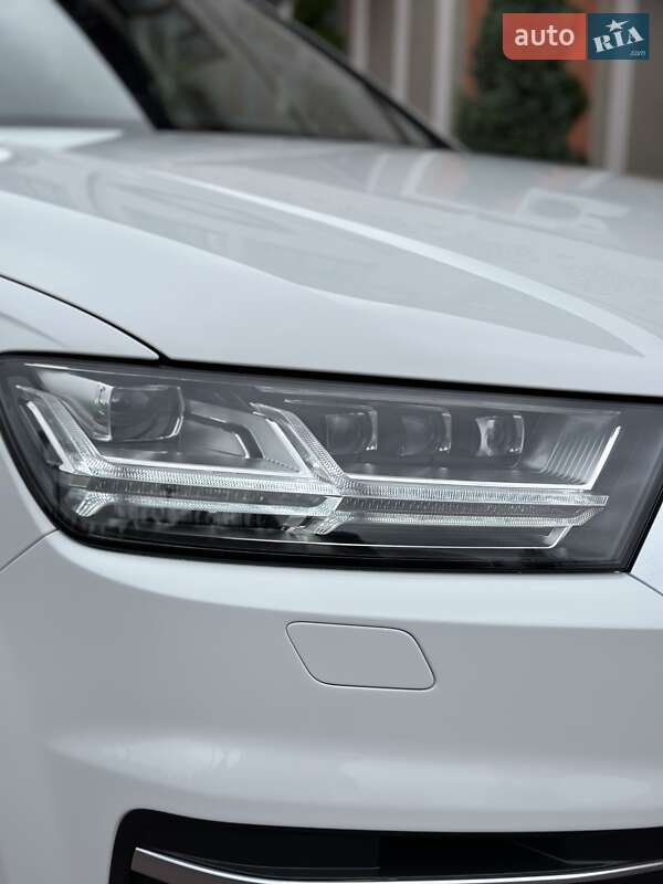 Позашляховик / Кросовер Audi Q7 2017 в Стрию