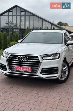 Позашляховик / Кросовер Audi Q7 2017 в 