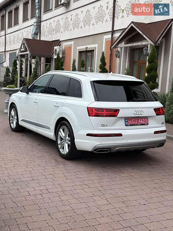 Позашляховик / Кросовер Audi Q7 2017 в Стрию