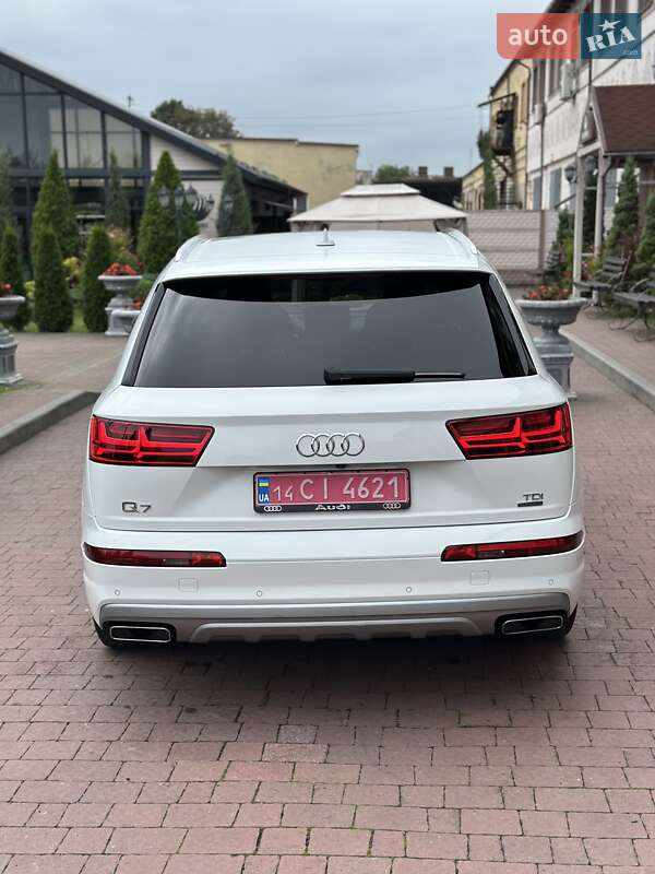 Позашляховик / Кросовер Audi Q7 2017 в Стрию