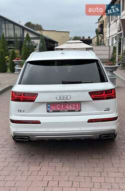 Позашляховик / Кросовер Audi Q7 2017 в 