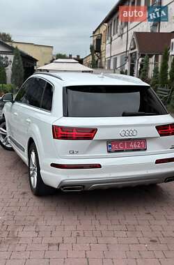 Позашляховик / Кросовер Audi Q7 2017 в 
