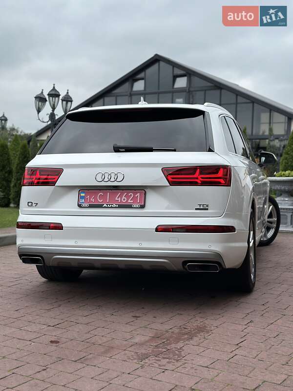 Позашляховик / Кросовер Audi Q7 2017 в Стрию