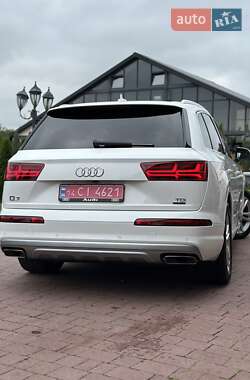 Позашляховик / Кросовер Audi Q7 2017 в 