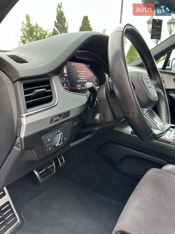 Позашляховик / Кросовер Audi Q7 2017 в Стрию