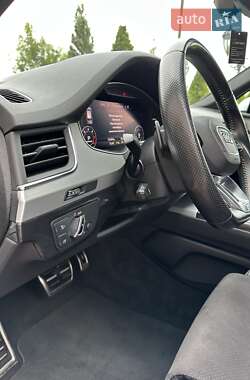 Позашляховик / Кросовер Audi Q7 2017 в 