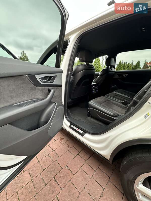 Позашляховик / Кросовер Audi Q7 2017 в Стрию