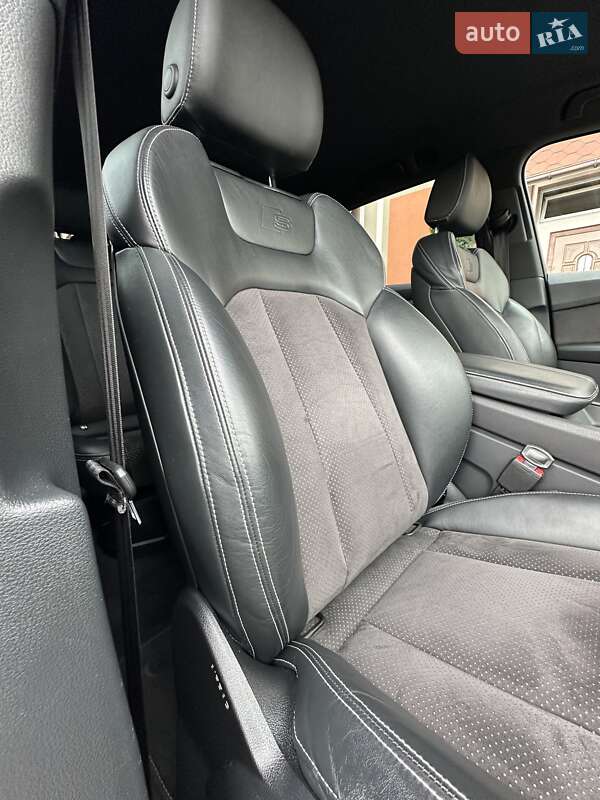 Позашляховик / Кросовер Audi Q7 2017 в Стрию