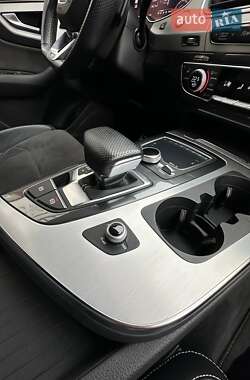 Позашляховик / Кросовер Audi Q7 2017 в 