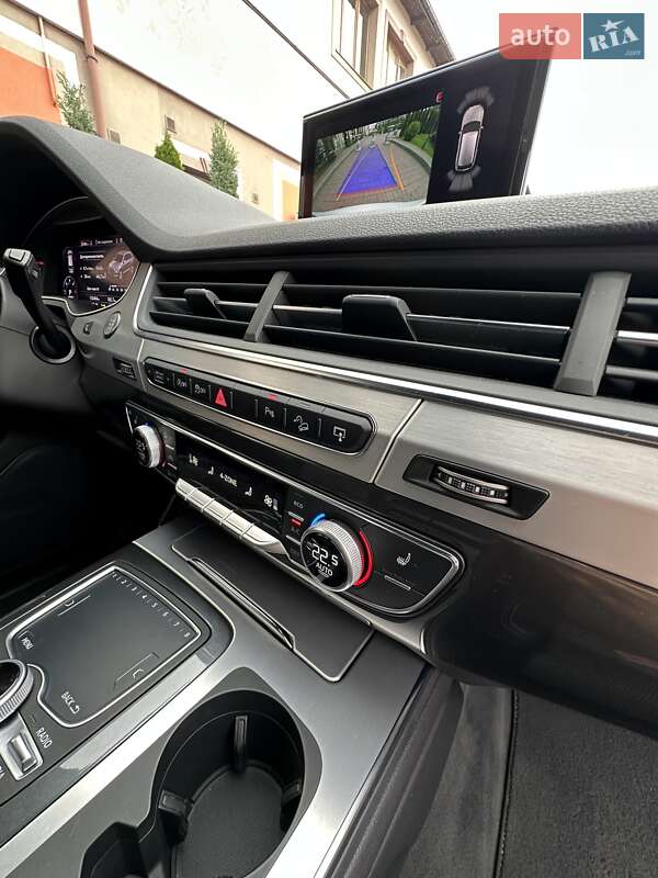Позашляховик / Кросовер Audi Q7 2017 в Стрию
