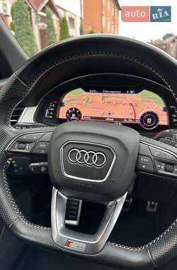 Позашляховик / Кросовер Audi Q7 2017 в 
