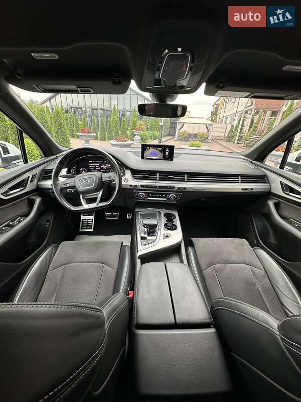 Позашляховик / Кросовер Audi Q7 2017 в Стрию