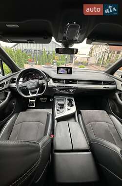 Позашляховик / Кросовер Audi Q7 2017 в 