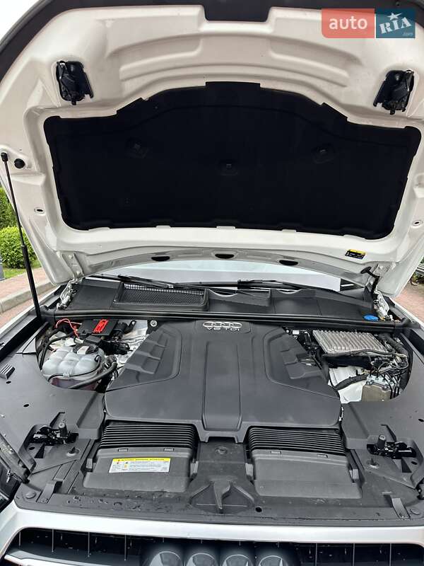 Позашляховик / Кросовер Audi Q7 2017 в Стрию