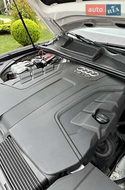 Позашляховик / Кросовер Audi Q7 2017 в 