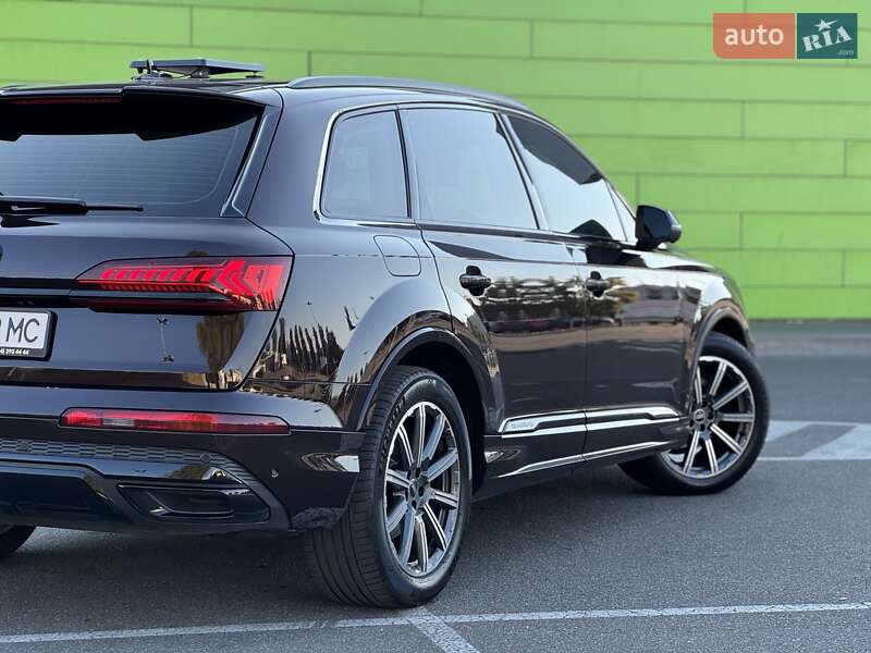 Позашляховик / Кросовер Audi Q7 2022 в Києві