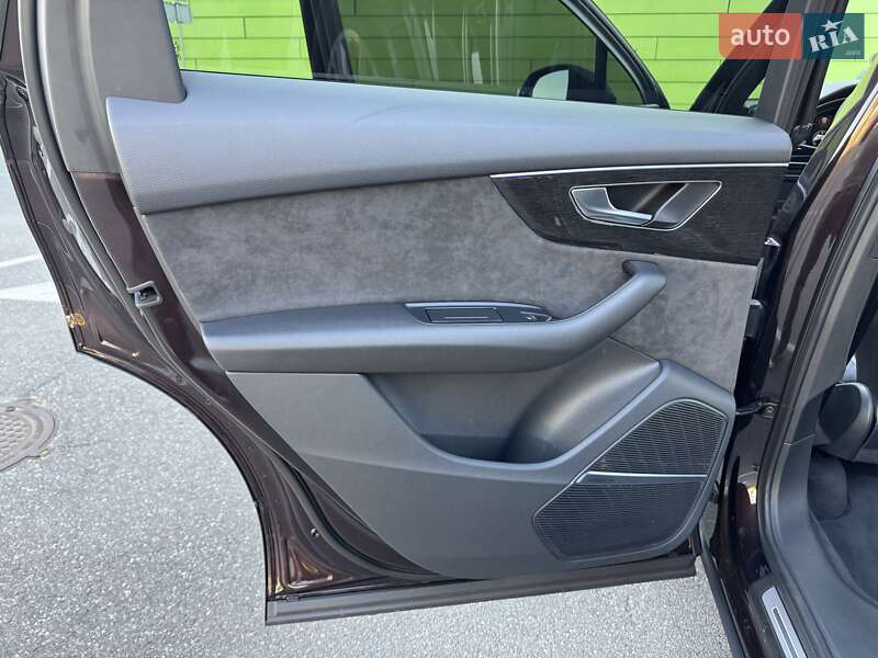 Позашляховик / Кросовер Audi Q7 2022 в Києві