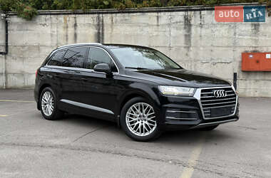 Позашляховик / Кросовер Audi Q7 2015 в 