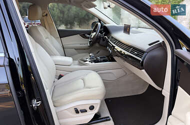 Позашляховик / Кросовер Audi Q7 2015 в 