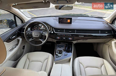 Позашляховик / Кросовер Audi Q7 2015 в 