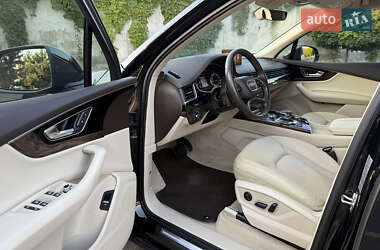 Позашляховик / Кросовер Audi Q7 2015 в 