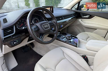 Позашляховик / Кросовер Audi Q7 2015 в 