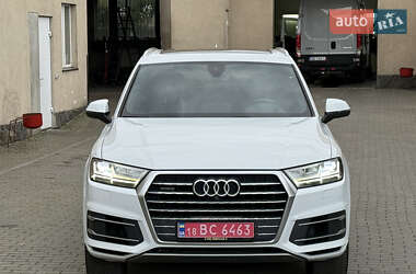 Внедорожник / Кроссовер Audi Q7 2017 в 