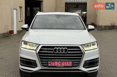Внедорожник / Кроссовер Audi Q7 2017 в 