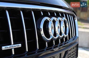 Позашляховик / Кросовер Audi Q7 2015 в 
